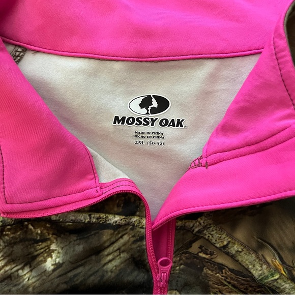 Mossy Oak Women’s 1/4 Zip Pullover Camouflage and Hot Pink - Picture 5 of 5